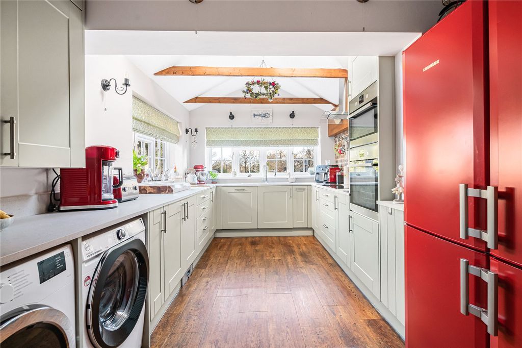 Property photo 2 of 23 Picture No. 24