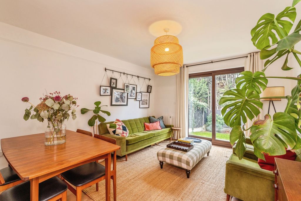 Additional image 6 of 2 bed flat for saleChurch Mews, Basildon SS15