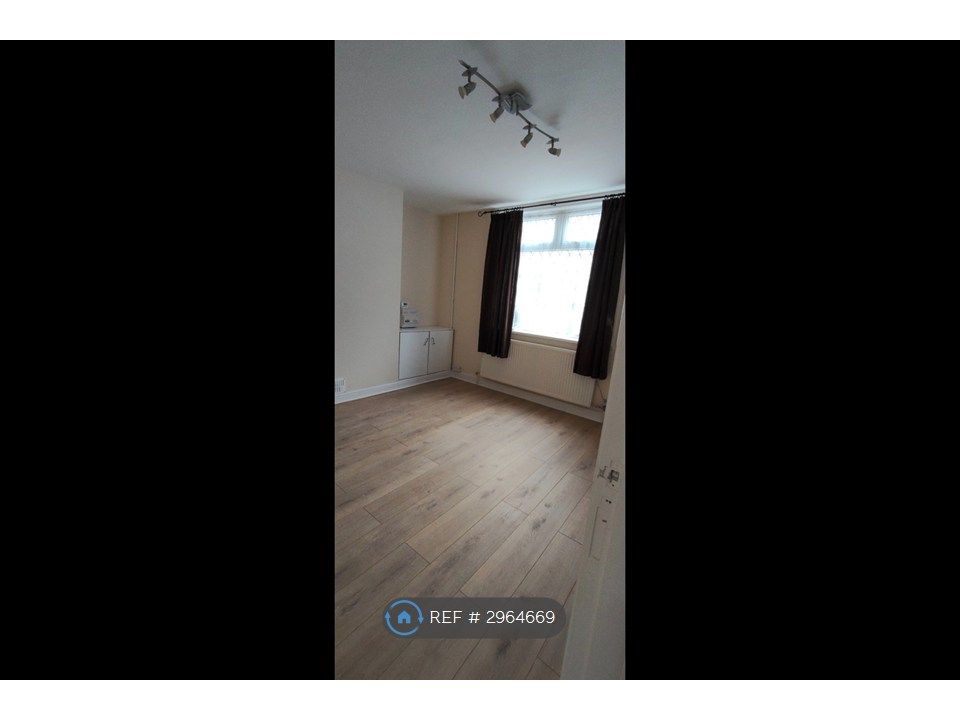 Property photo 2 of 21 Living Room