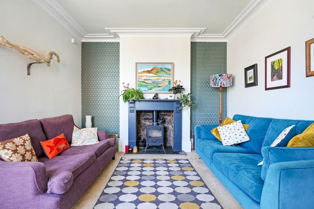 Property photo 3 of 25 Lounge