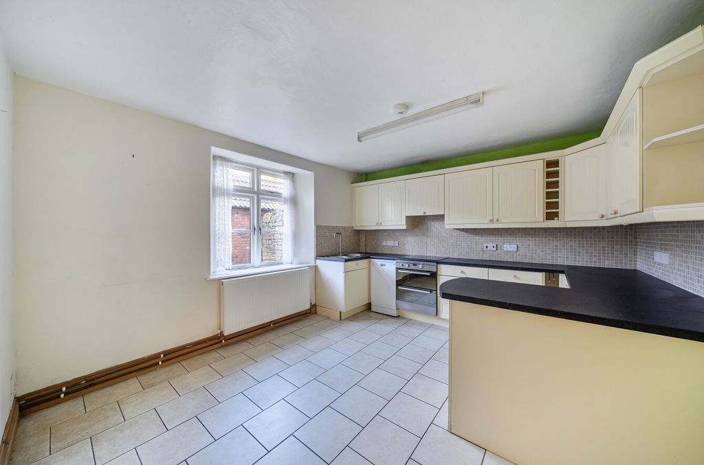 Property photo 3 of 18 1393305-5-695d28B...