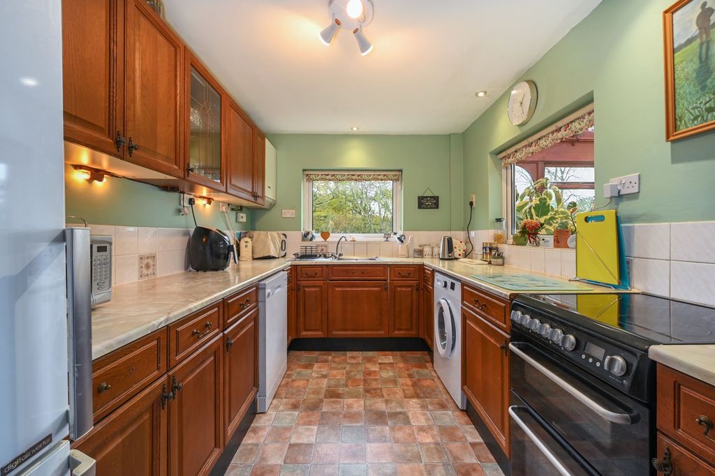 Property photo 3 of 27