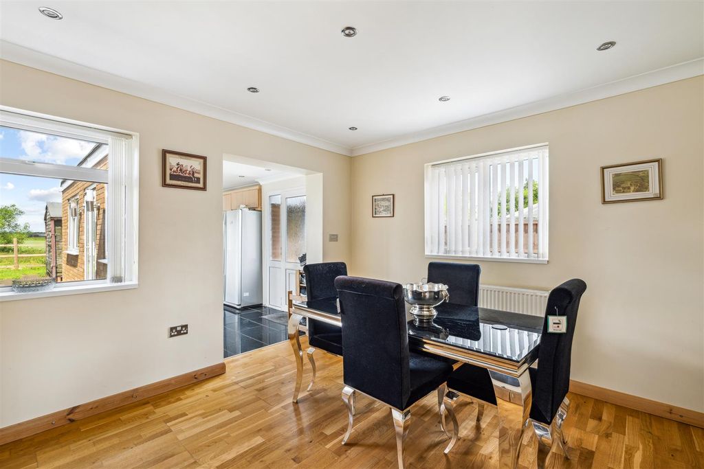 Property photo 3 of 27 35.Jpg