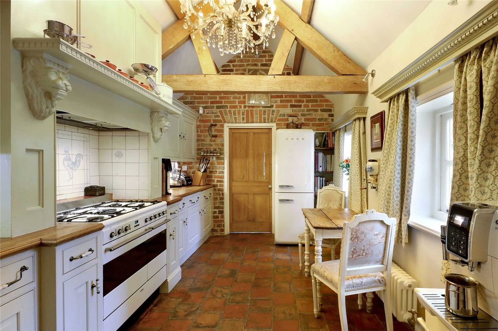 Property photo 3 of 14 Kitchen/Breakfast