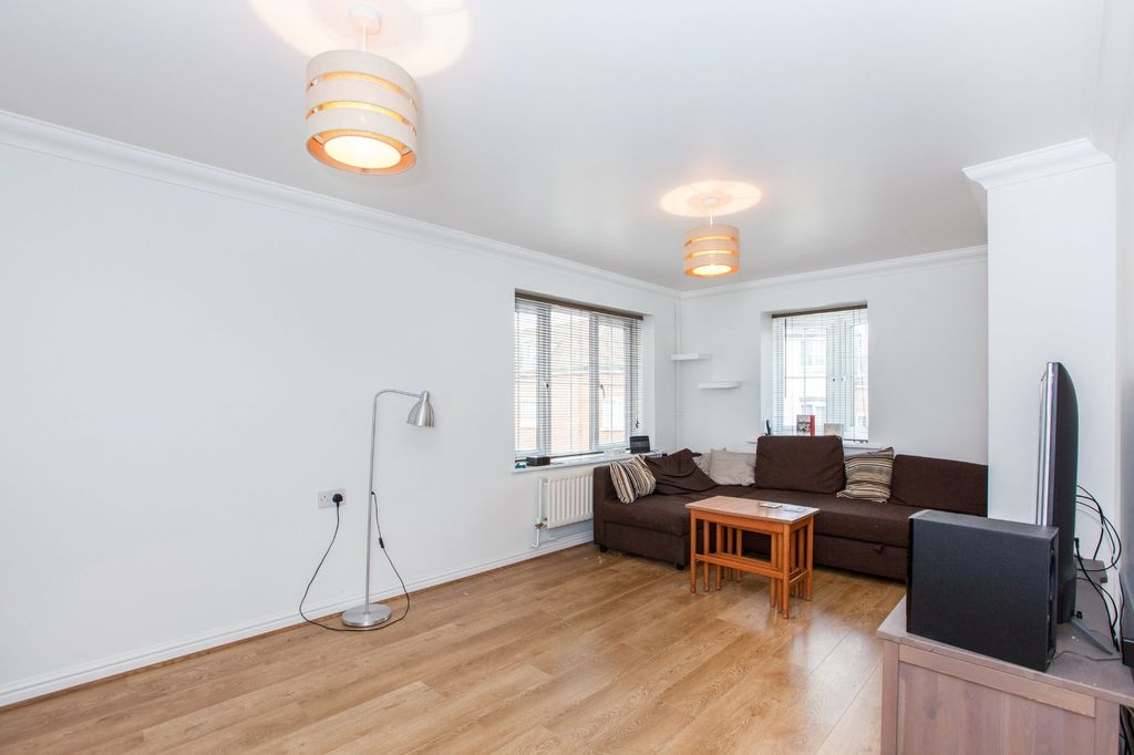 Property photo 2 of 8 2E84E300-Adf7-42F8-A