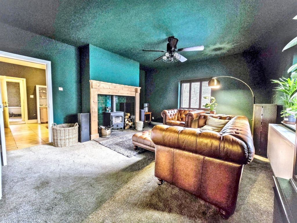 Property photo 2 of 25