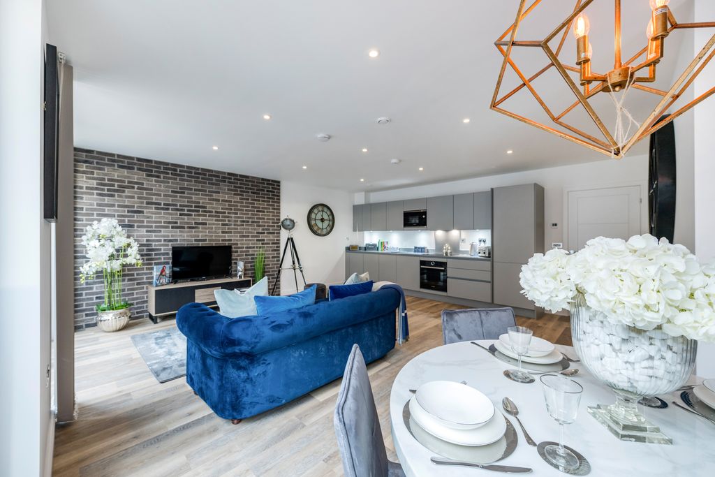 Property photo 3 of 9 Living Room