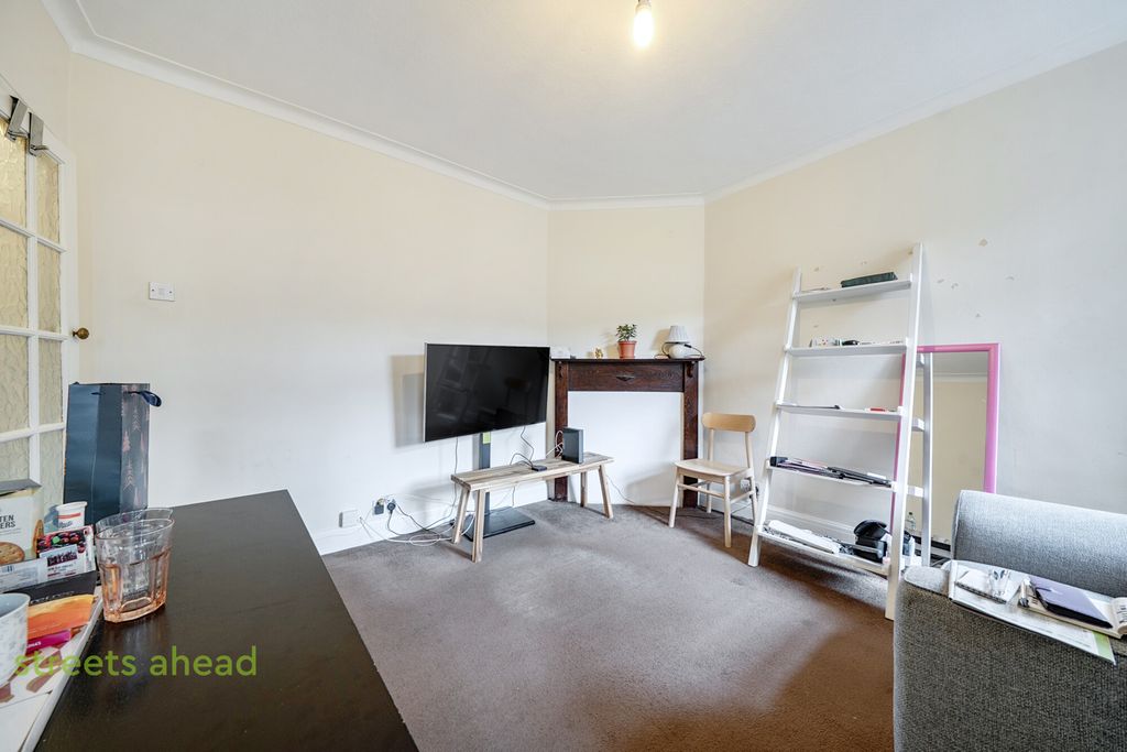 Property photo 3 of 16 379c41Ad-79ba-49A...