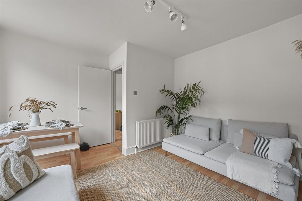 Property photo 2 of 12 4