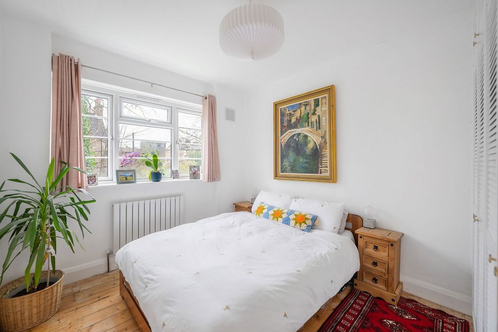 Property photo 2 of 31