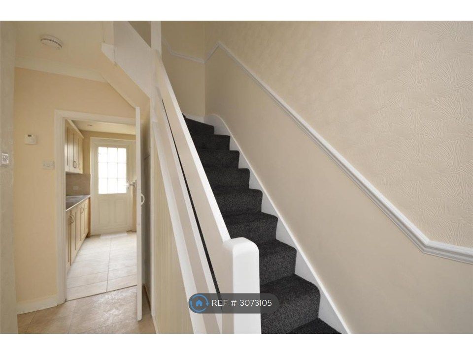 Property photo 2 of 16 Hallway/Stairs