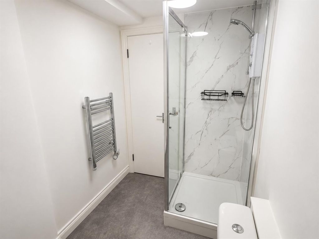 Property photo 2 of 6 Bathroom.Png