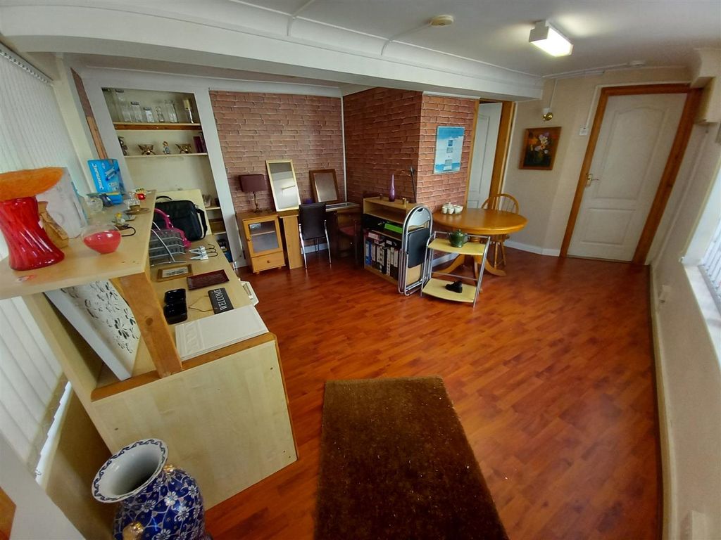 Property photo 2 of 8 North Road Shop 1.Jpg