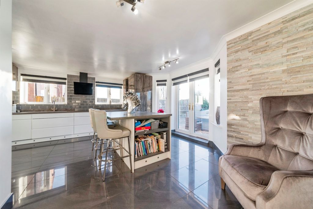 Property photo 3 of 27