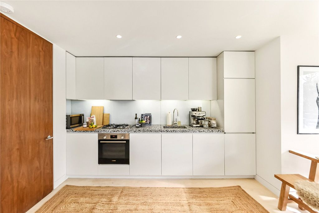 Property photo 3 of 9 Kitchen