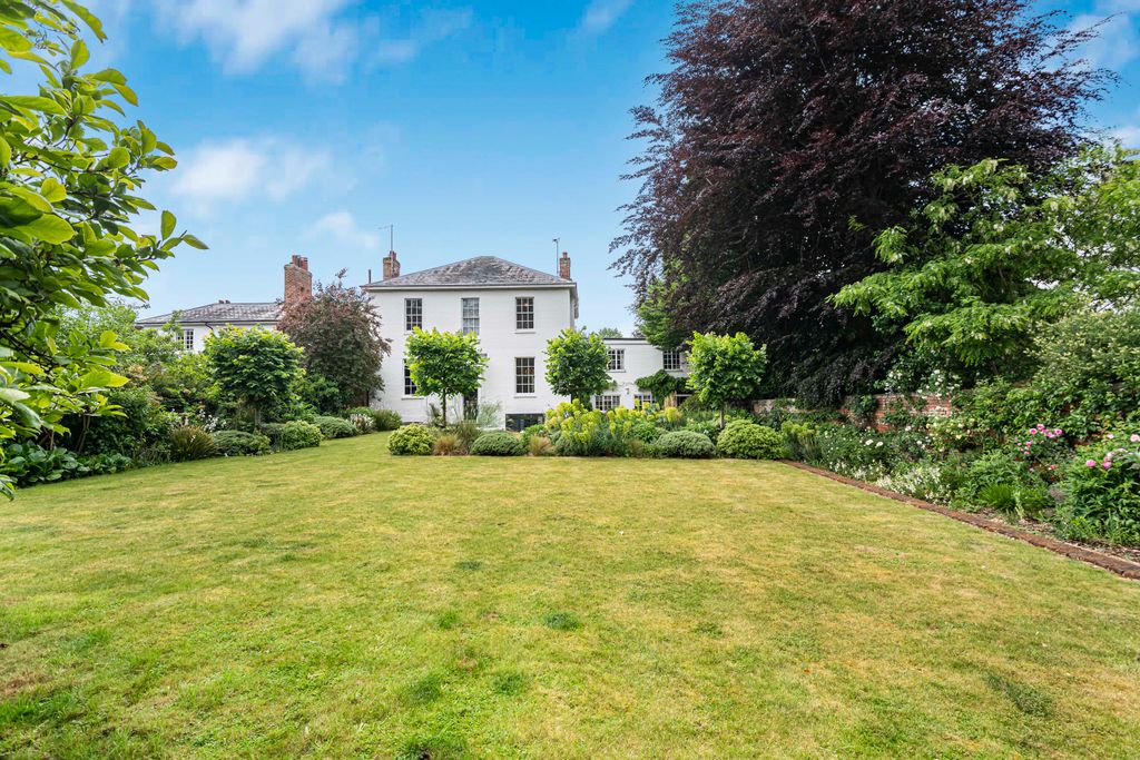 Property photo 2 of 32