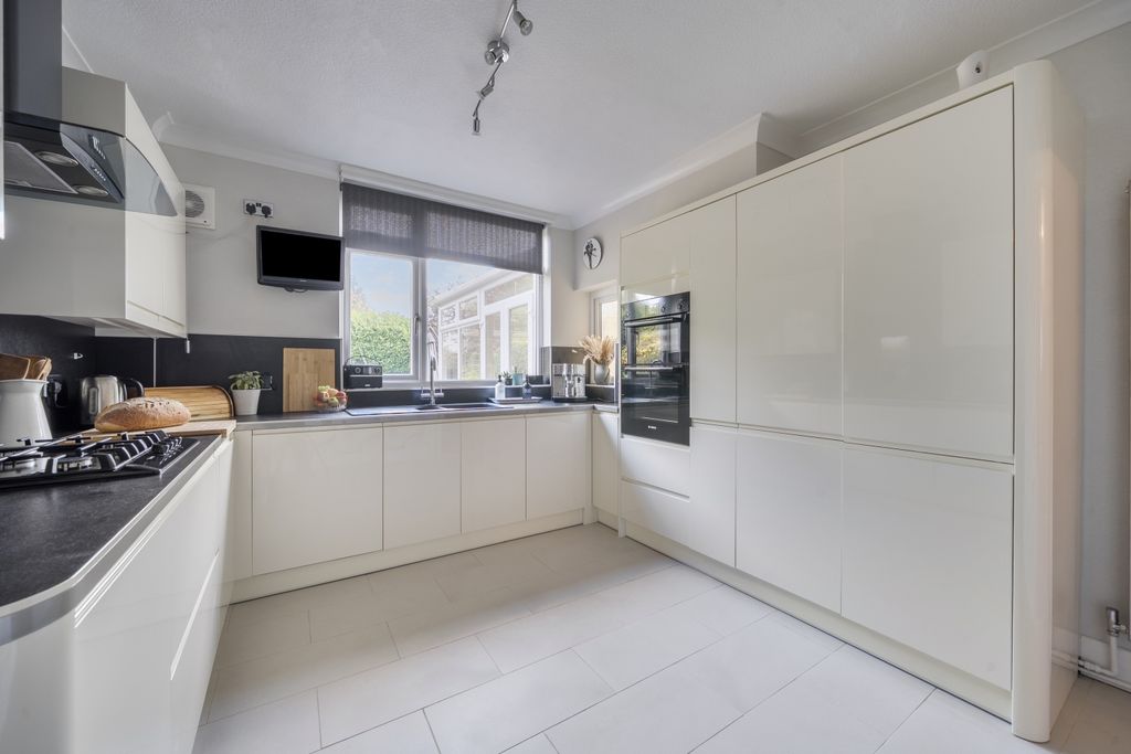 Property photo 2 of 13 Kitchen 1