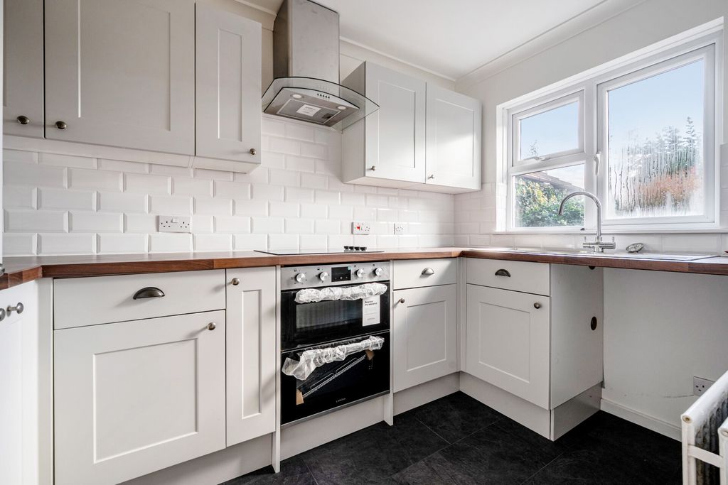 Property photo 2 of 19 Kitchen