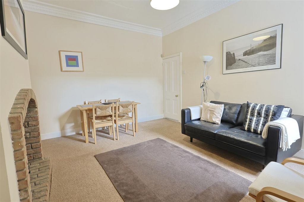 Property photo 3 of 13 8E2E2008-EE06-4B4D-B84E-4C8F1C78E9F6_1_201_A.Jpeg