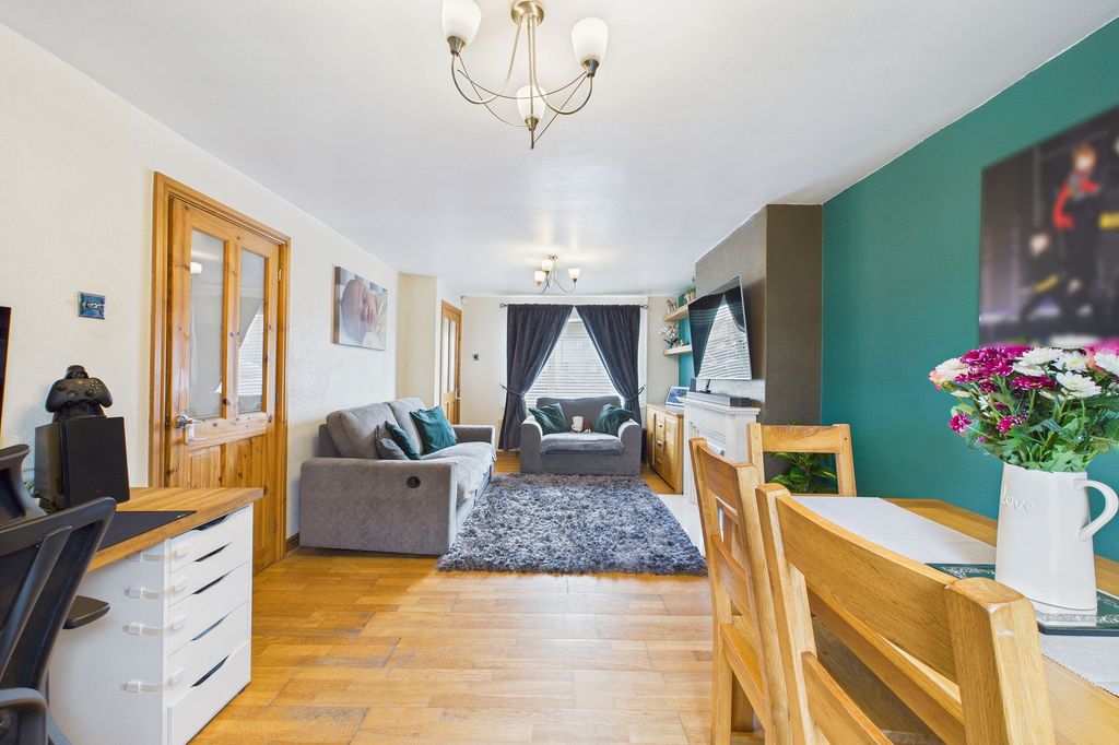 Property photo 3 of 25