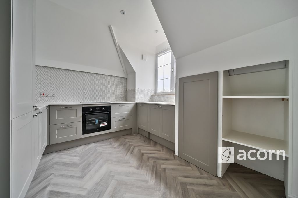 Property photo 2 of 16 9F22Ed3c-Bd0E-454...