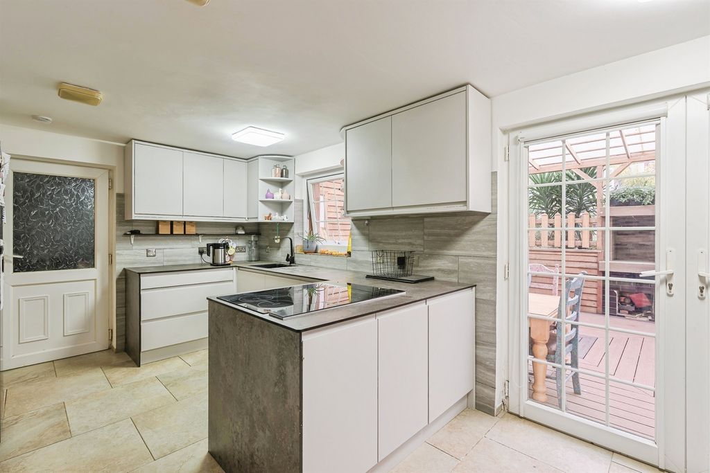 Property photo 3 of 27