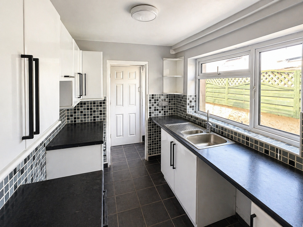 Property photo 3 of 17 1F9BA358-2A00-4C5B-9991-C877Af91D990