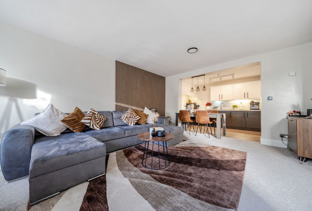 Property photo 2 of 17 1393507-14-694152...