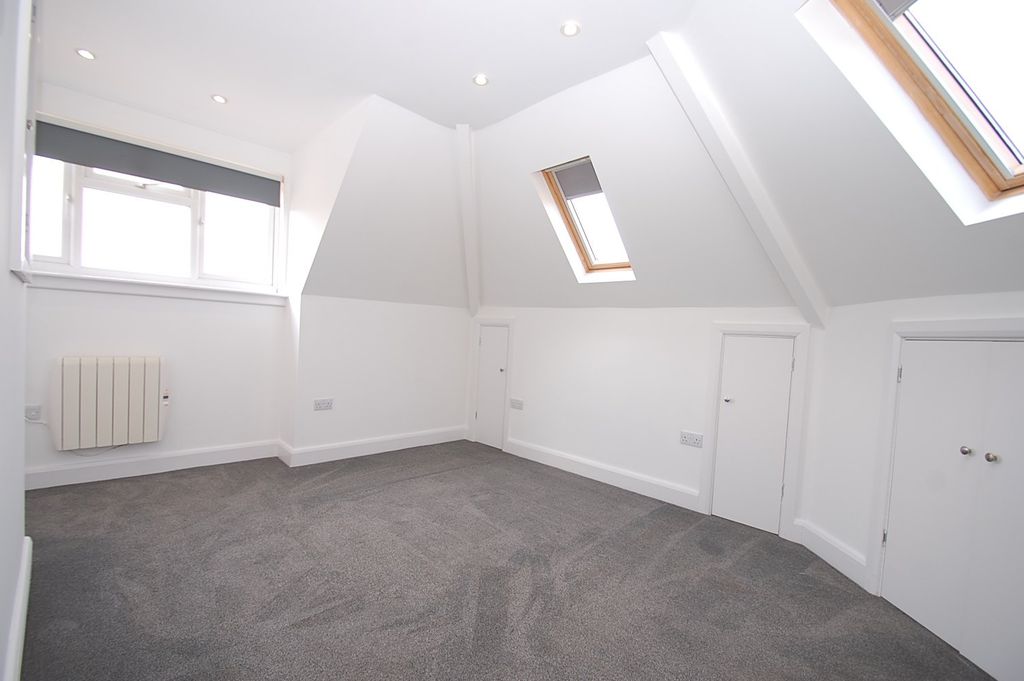 Property photo 3 of 9 Bedroom