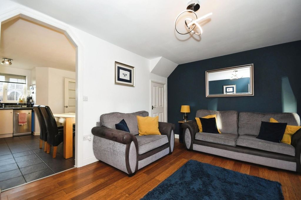 Property photo 3 of 15 Lounge 03.Jpg