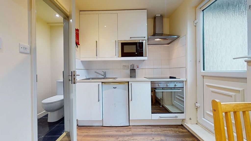 Property photo 2 of 10 Kitchen