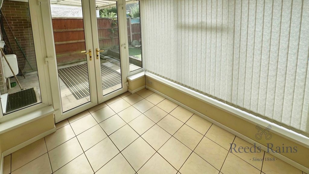 Property photo 3 of 13 Conservatory