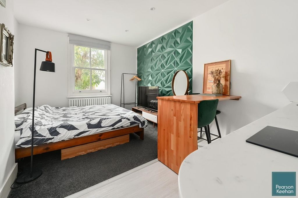 Property photo 2 of 7 Flt 3, 36 Westbourne Gardens, Bn3 (3).Jpg