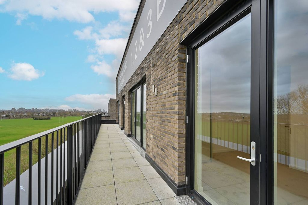 Property photo 2 of 37