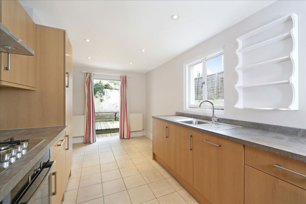 Property photo 3 of 7