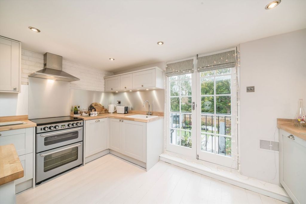 Property photo 3 of 6