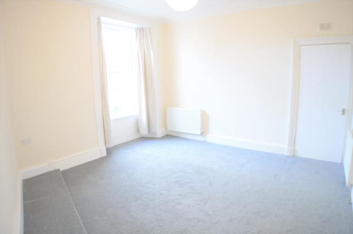 Property photo 1 of 6 Lounge