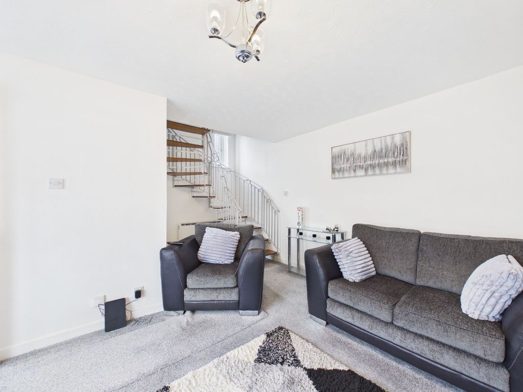 Property photo 2 of 9