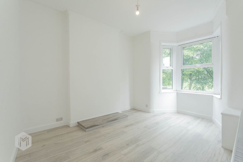 Property photo 2 of 25