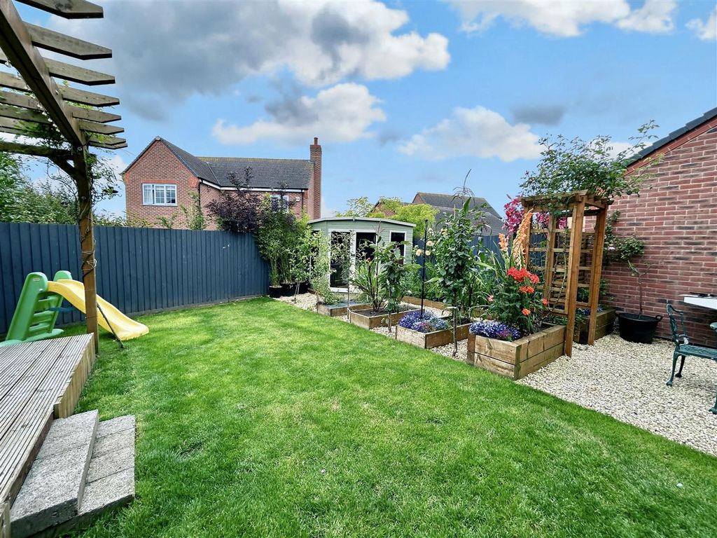 Property photo 2 of 13 Garden