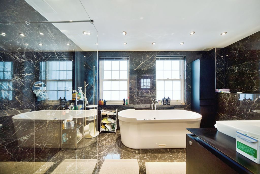 Property photo 3 of 16 11 Squires Mount, Hampstead, London, Nw3 1Ed