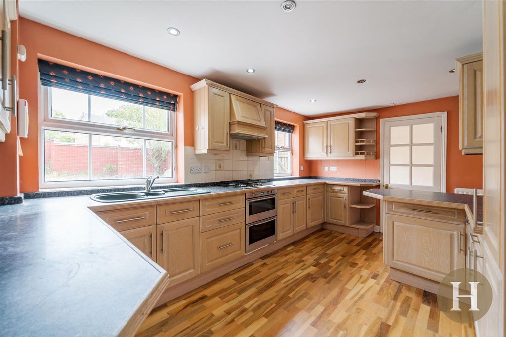 Property photo 2 of 40 Hadleigh Estate Agents-51.Jpg