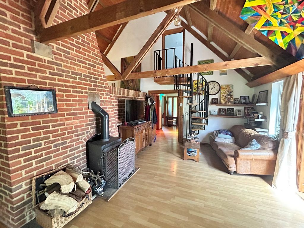 Property photo 2 of 35