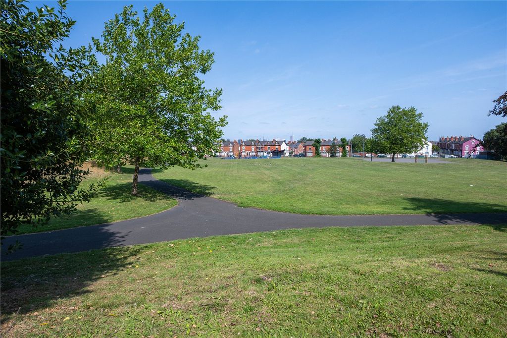 Property photo 3 of 22 Picture No. 04