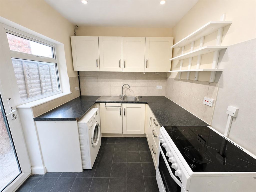 Property photo 3 of 10 Coopers Estate Agents