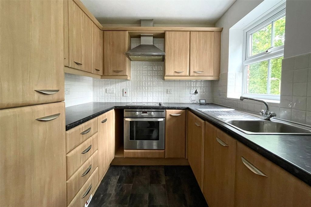 Property photo 2 of 8 Picture No. 10