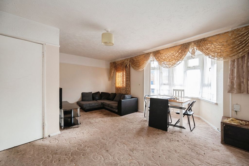 Property photo 2 of 11 Photo