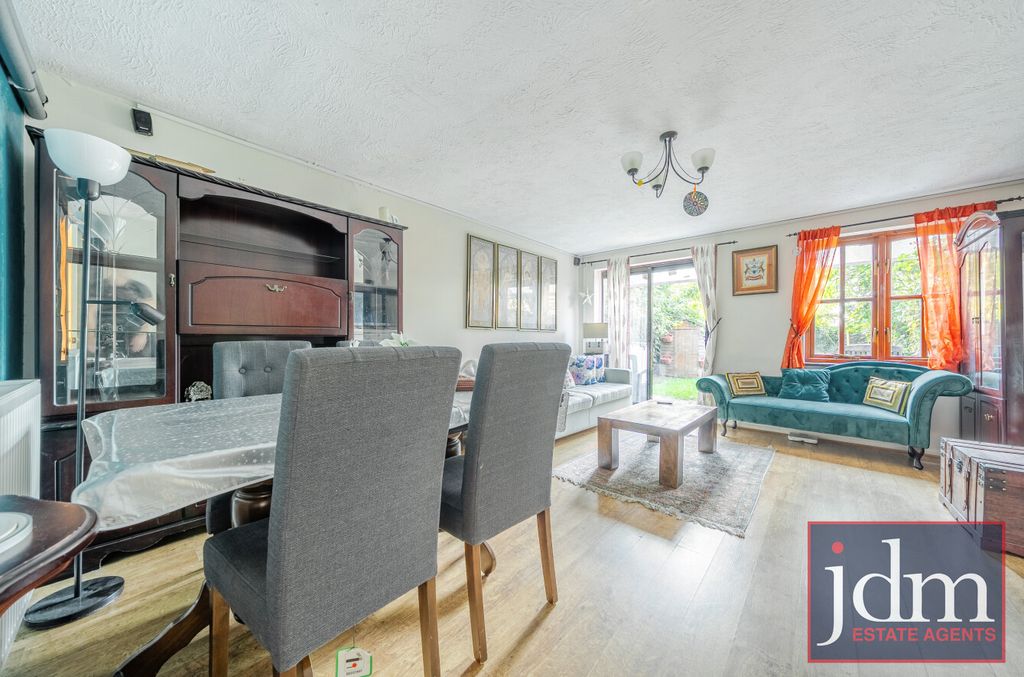 Property photo 2 of 11 04135082-9c2E-4c2...