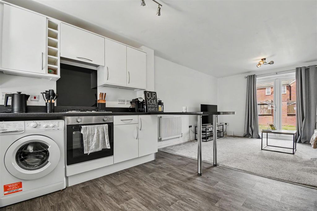 Property photo 3 of 15 Kitchen