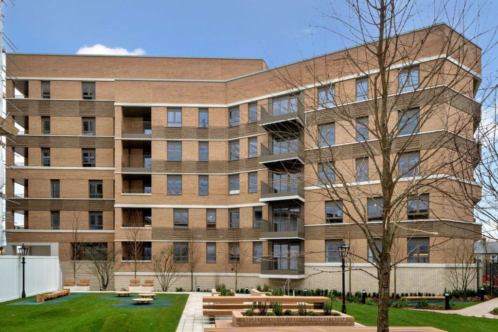 Property photo 1 of 17